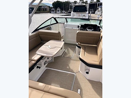 2019 Sea Ray SDX 250 Outboard