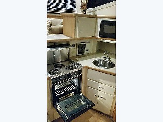 1997 Carver 355 Aft Cabin