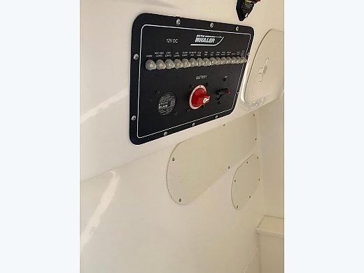 2015 Boston Whaler 270 Dauntless