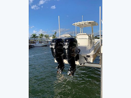 2015 Boston Whaler 270 Dauntless