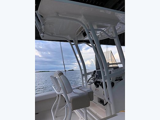 2018 Robalo 246 Cayman