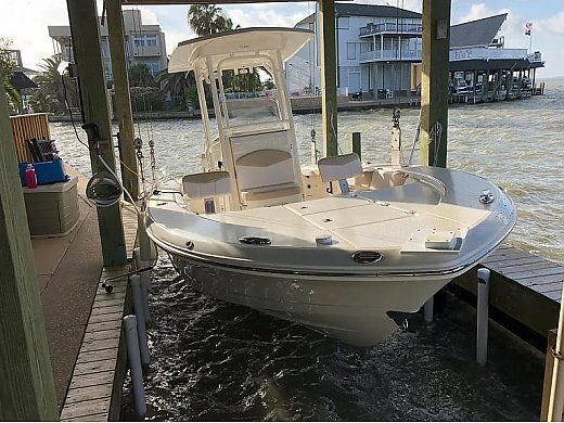 2018 Robalo 246 Cayman