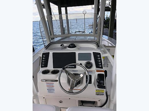 2018 Robalo 246 Cayman