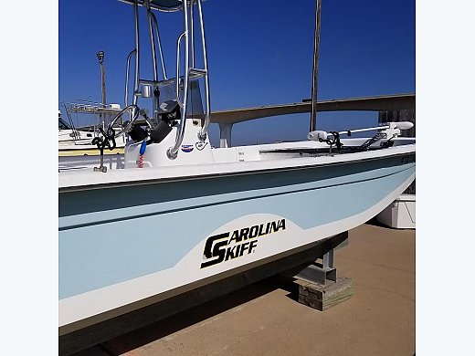 2011 Carolina Skiff 238 DLV