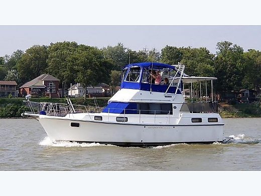 1990 Carver Aft Cabin 3607