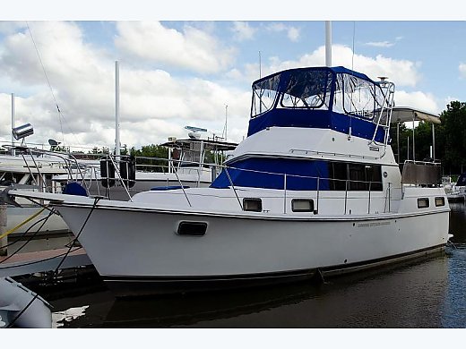 1990 Carver Aft Cabin 3607