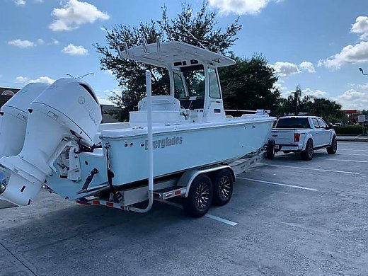 2017 Everglades 273 Center Conso...