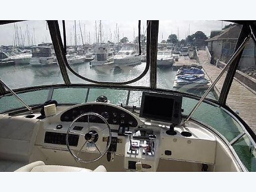 1998 Bayliner 3587