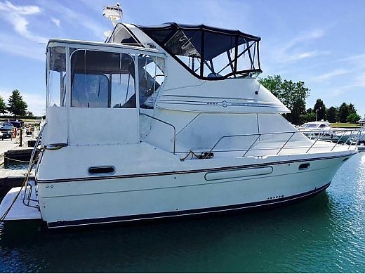 1998 Bayliner 3587