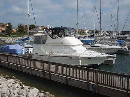 1998 Bayliner 3587