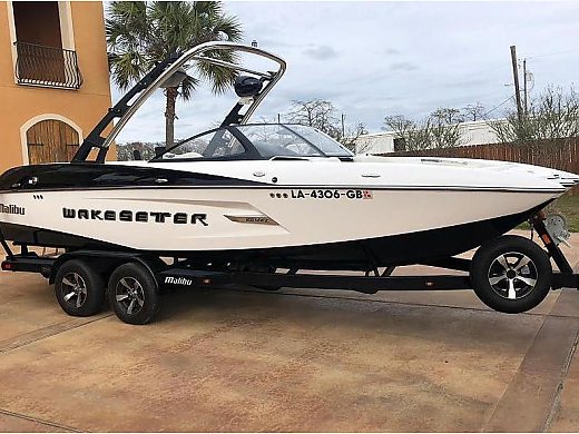 2014 Malibu Wakesetter 22 MXZ
