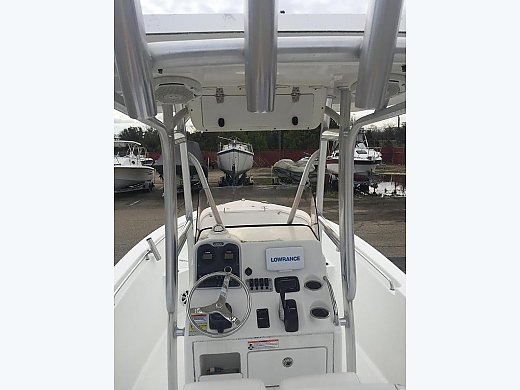 2016 Sea Hunt Triton 225