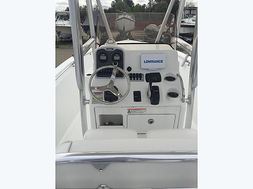 2016 Sea Hunt Triton 225