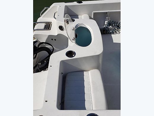 2014 Sea Hunt Triton 210