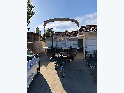 2017 Sun Tracker Party Barge 22 ...