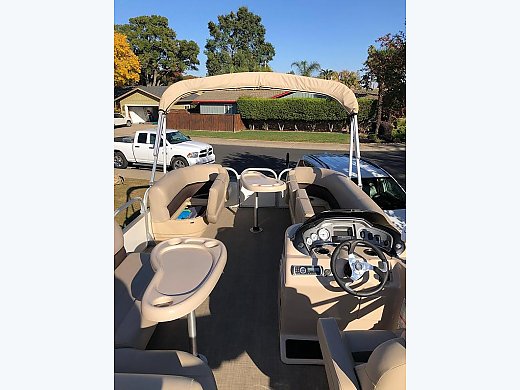 2017 Sun Tracker Party Barge 22 ...
