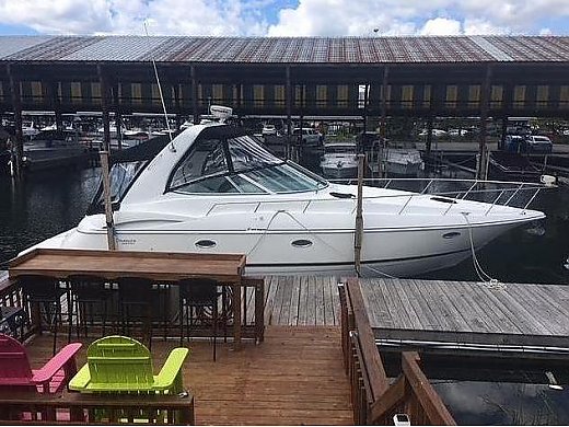 2001 Cruisers Yachts 3672 Expres...