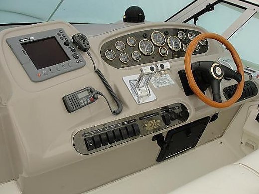 2001 Cruisers Yachts 3672 Expres...