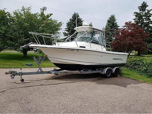 2004 Trophy 2302 WA