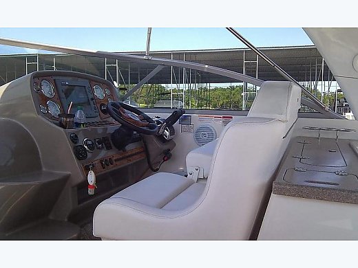 2006 Rinker 390 Express Cruiser