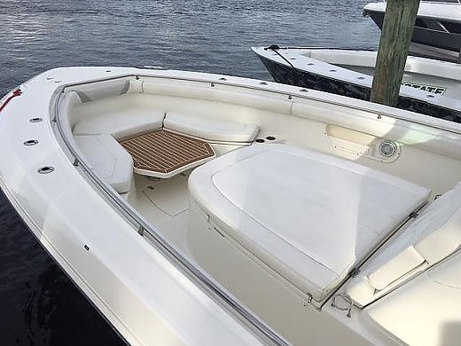 2010 Boston Whaler 370 Outrage