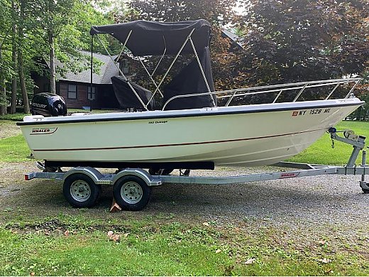 2017 Boston Whaler 190 Outrage