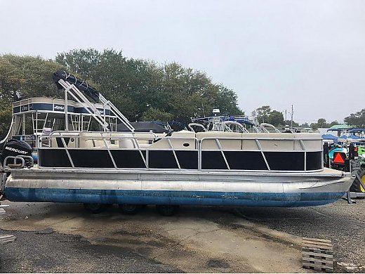 2011 Bentley Pontoons Crre
