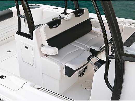 2017 Robalo R302 Center Console