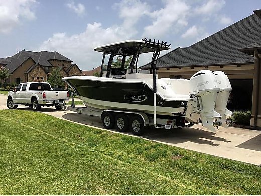 2017 Robalo R302 Center Console