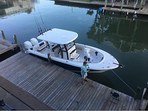 2017 Robalo R302 Center Console